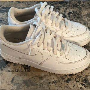 White Nike Air Force 1